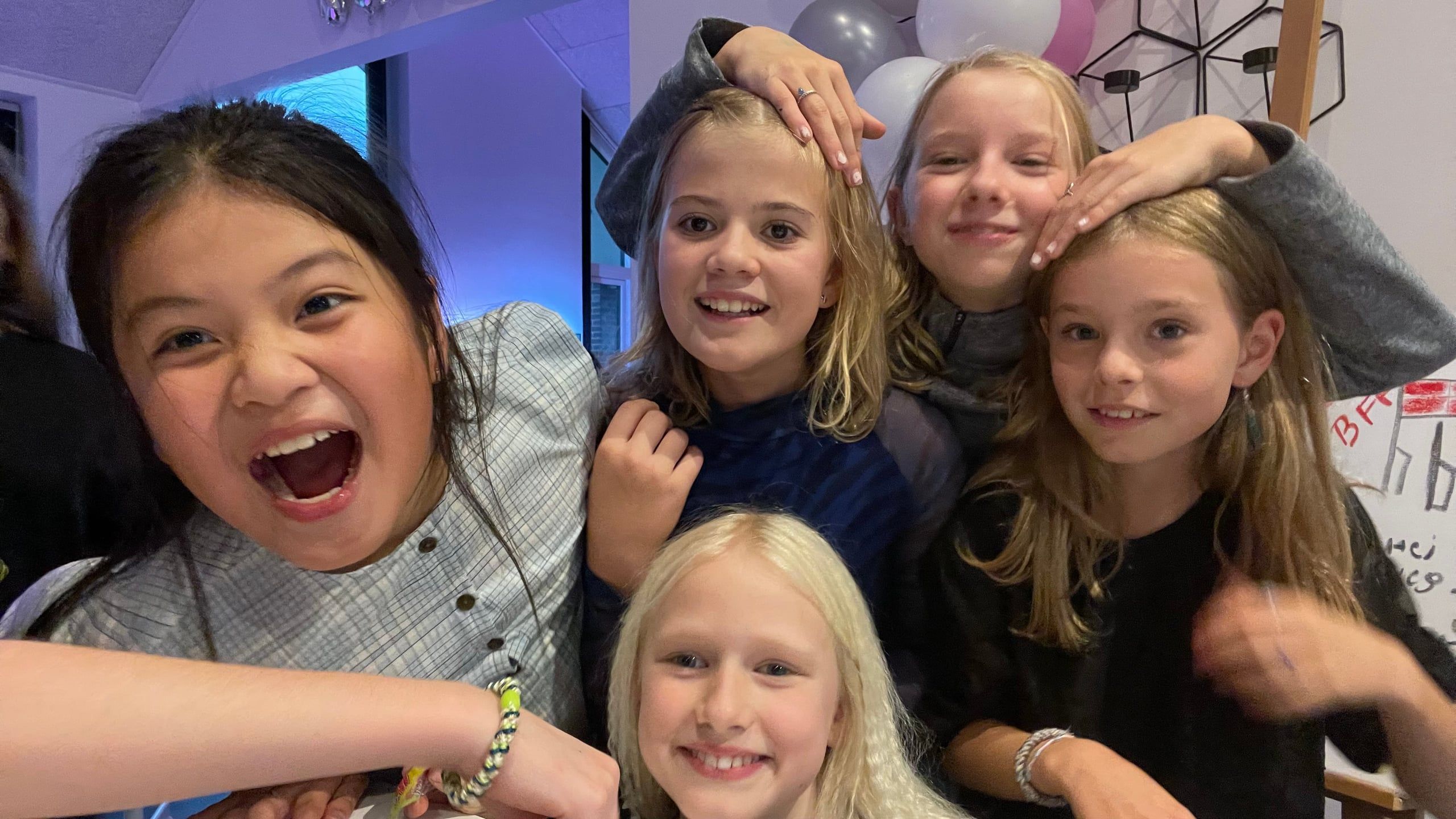 Naja sammen med veninder til fest
